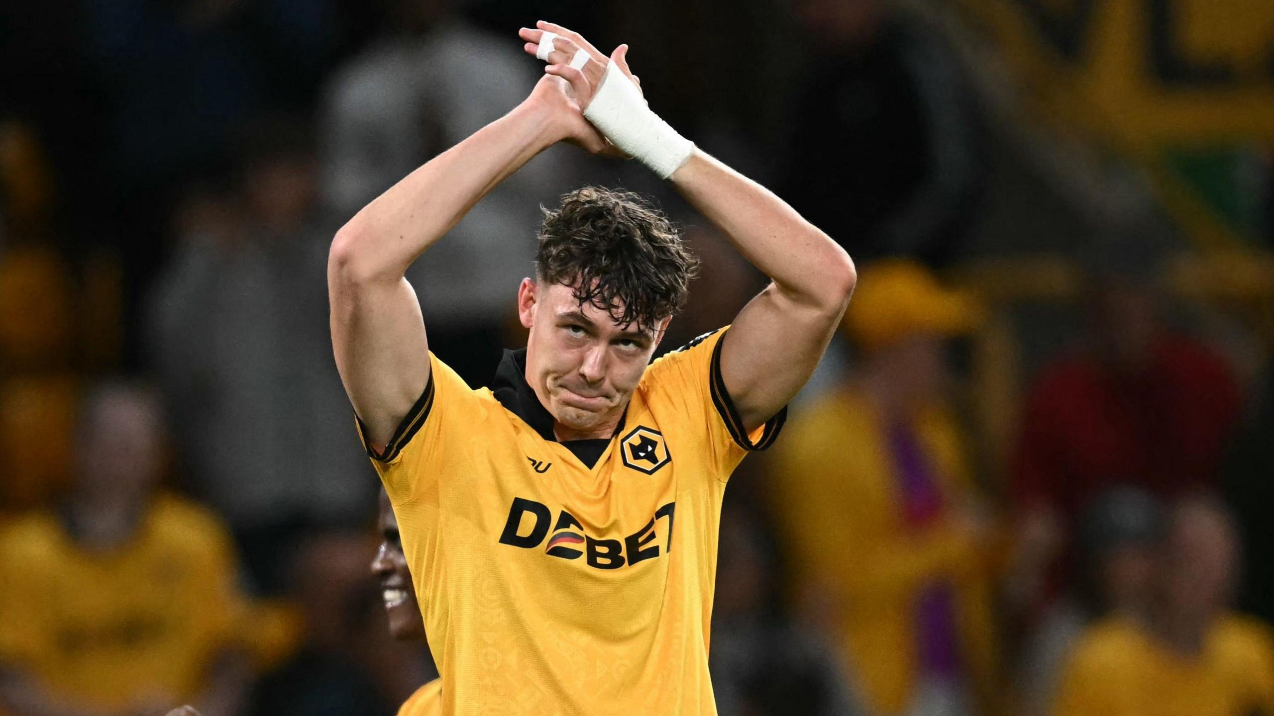 وولوز در حال آماده‌سازی پیشنهاد قرارداد جدید برای یورگن استراند لارسون